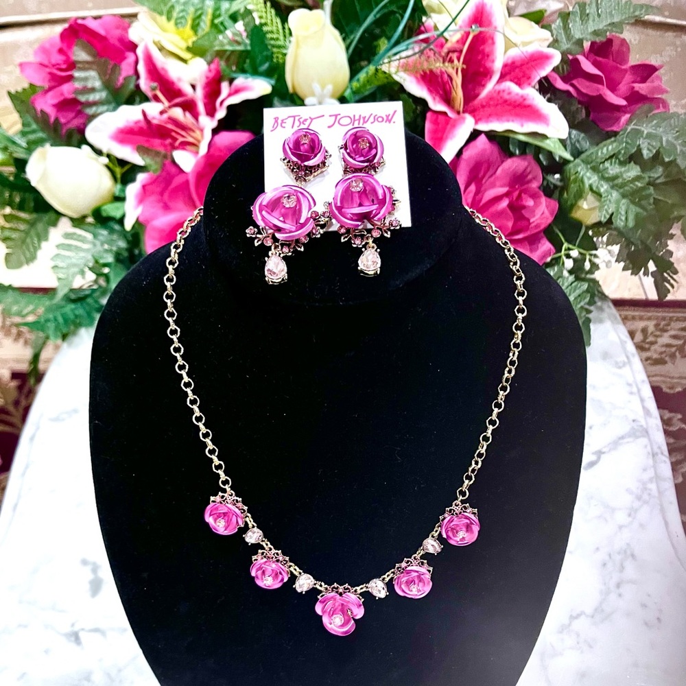Betsy Johnson Women’s Rose Necklace and Earrings set. - Picture 3 of 6